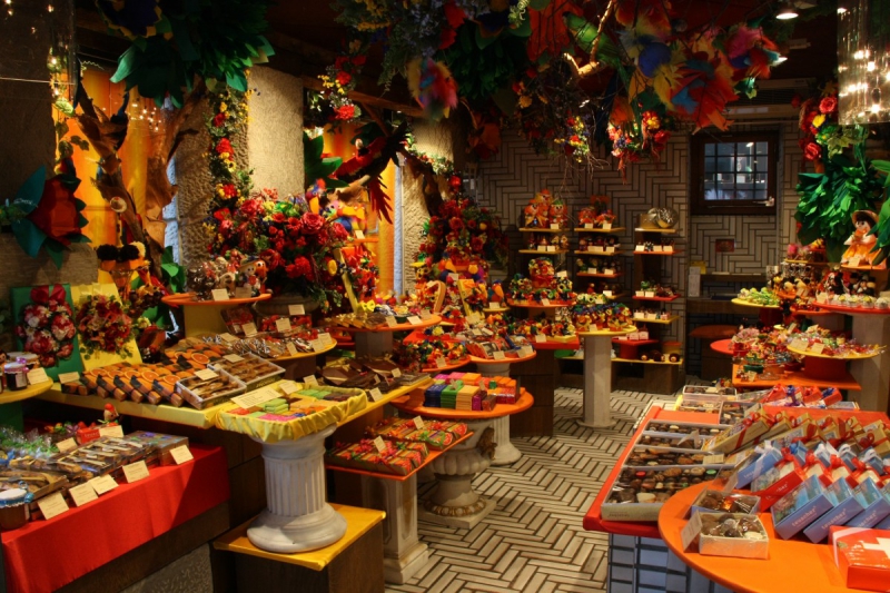 ecommerce-TOURRETTE LEVENS-min_candy_store_chocolate_shop_chocolate_switzerland-393515